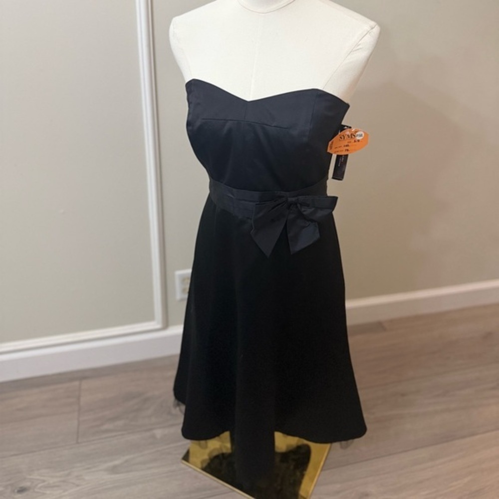 ⭐️NEW⭐️ Tahari Black Strapless Dress with Bow Detail